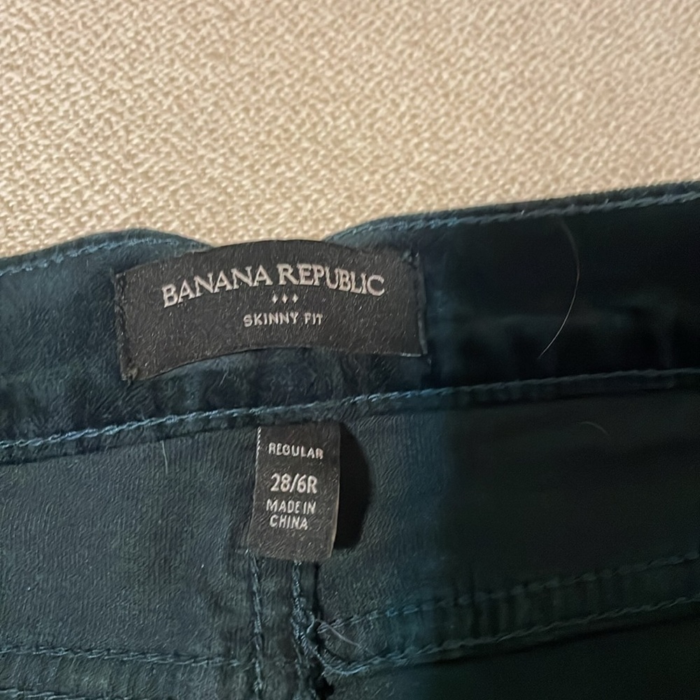 Banana Republic skinny fit hunter green velvet pants. Size 6. - Picture 2 of 5